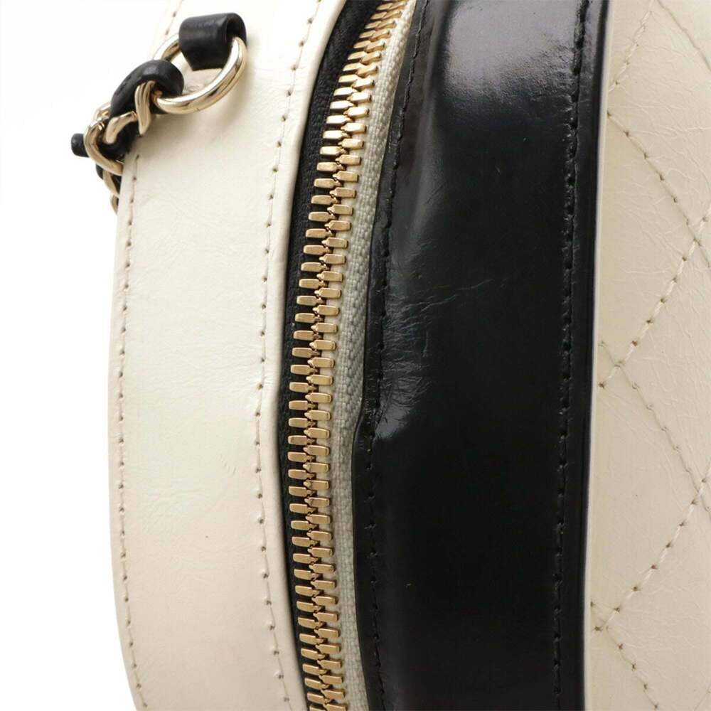 CHANEL Black Leather Shoulder Bag - Picture 7 of 10